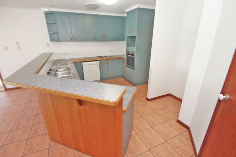 Photo - 14 Tyson Crescent, Tannum Sands QLD 4680 - Image 2