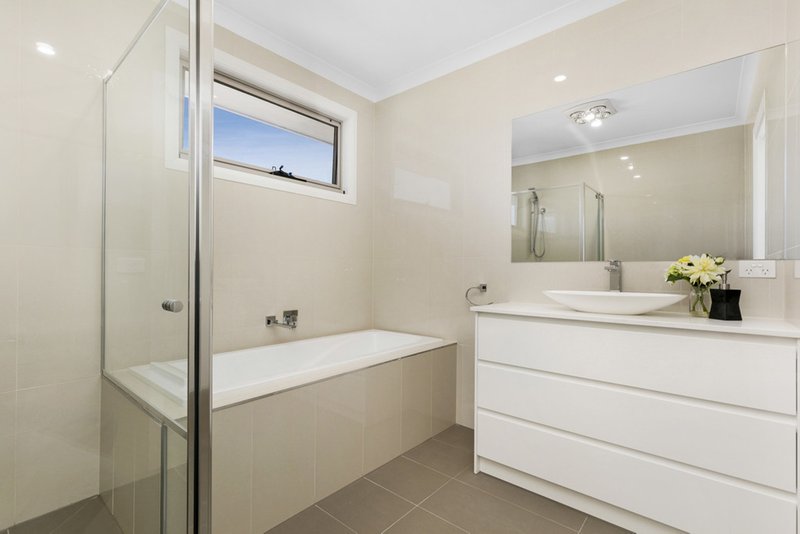 Photo - 1/4 Valley View Court, Glen Waverley VIC 3150 - Image 8