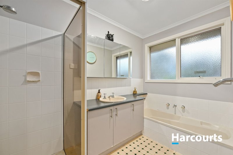 Photo - 14 Valley View Crescent, Berwick VIC 3806 - Image 13