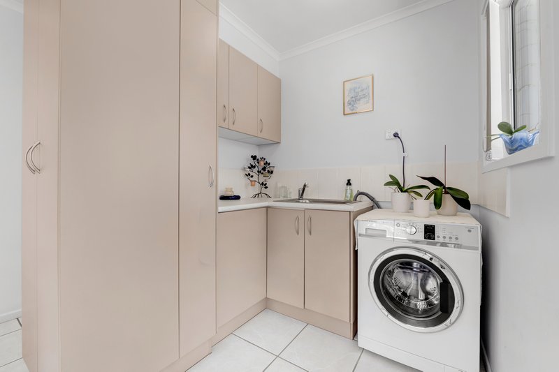 Photo - 14 Van Dieman Crescent, Springwood QLD 4127 - Image 8