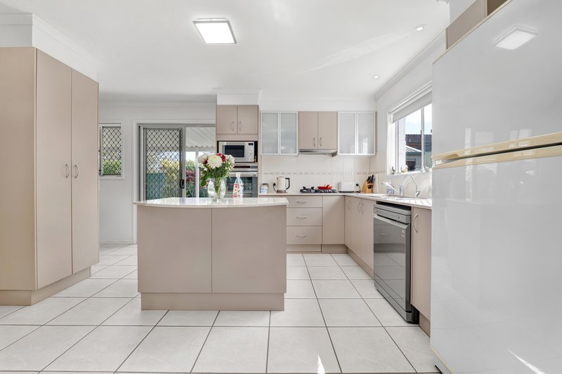 Photo - 14 Van Dieman Crescent, Springwood QLD 4127 - Image 13