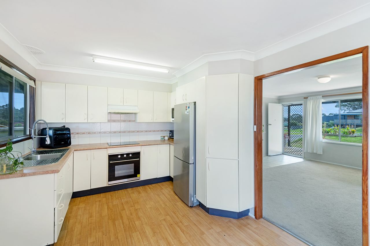 14 VICKERY AVENUE, Sanctuary Point NSW 2540 - Image 3