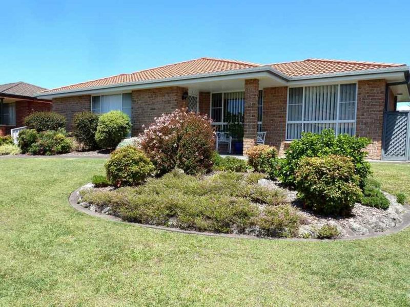 1/4 Victoria Place, Forster NSW 2428