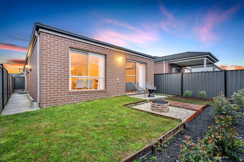 Photo - 14 Viewmont Avenue, Craigieburn VIC 3064 - Image 18