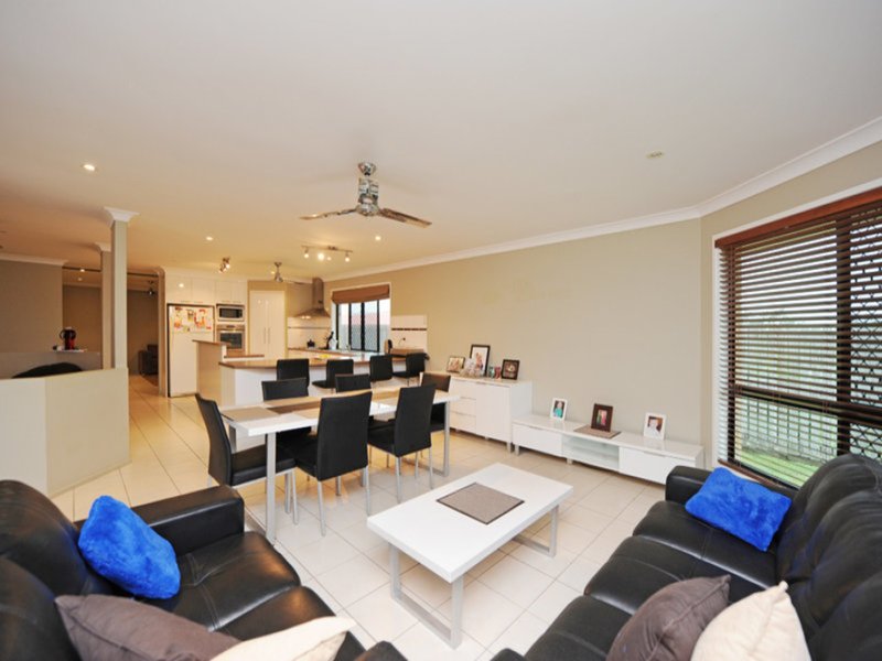 Photo - 14 Viewpoint Way, New Auckland QLD 4680 - Image 5