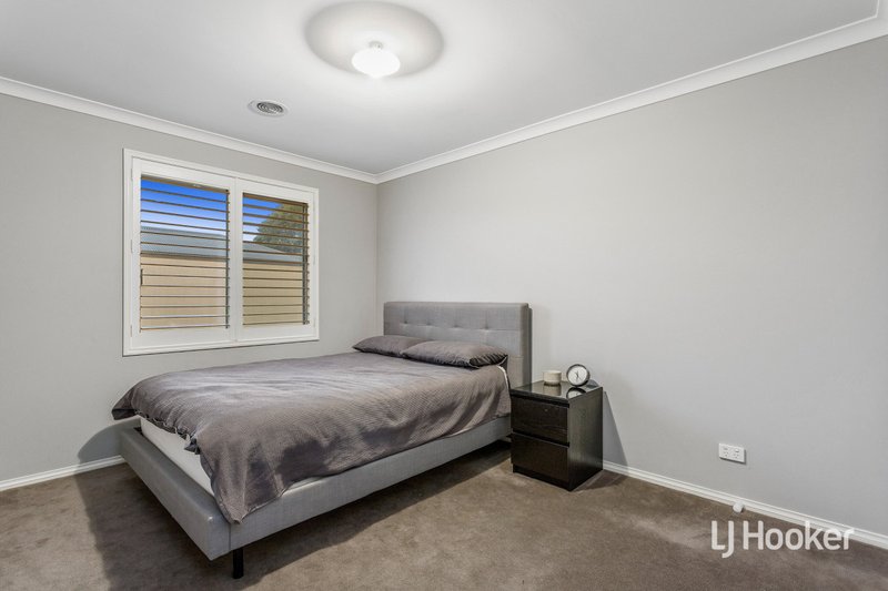 Photo - 14 Violet Way, Point Cook VIC 3030 - Image 16