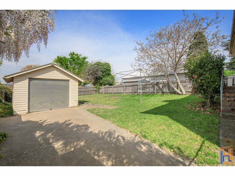 Photo - 14 Wade Avenue, Armidale NSW 2350 - Image 13