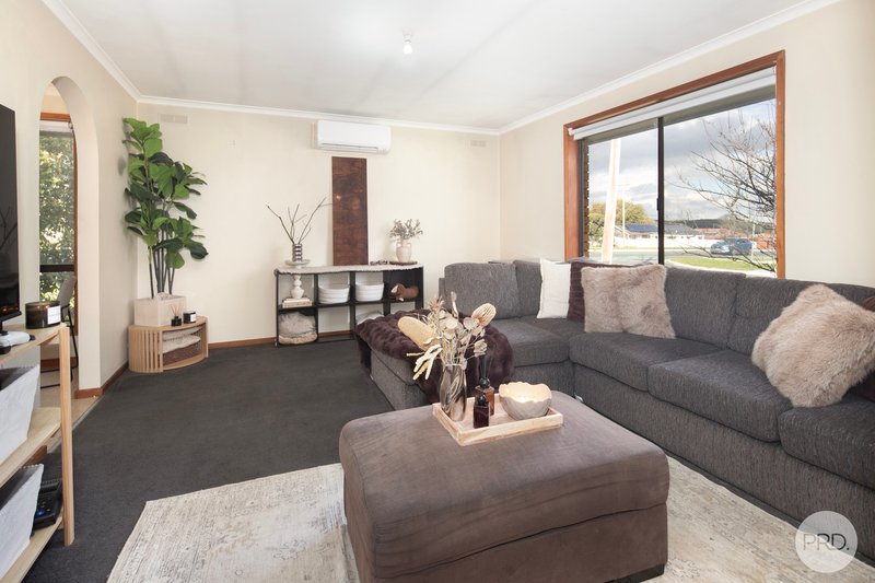 Photo - 1/4 Wall Street, Sebastopol VIC 3356 - Image 2