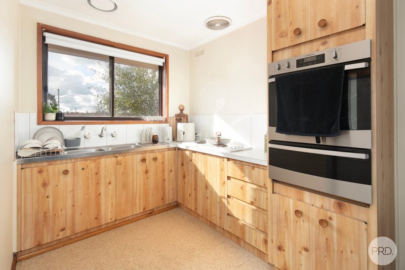 Photo - 1/4 Wall Street, Sebastopol VIC 3356 - Image 4