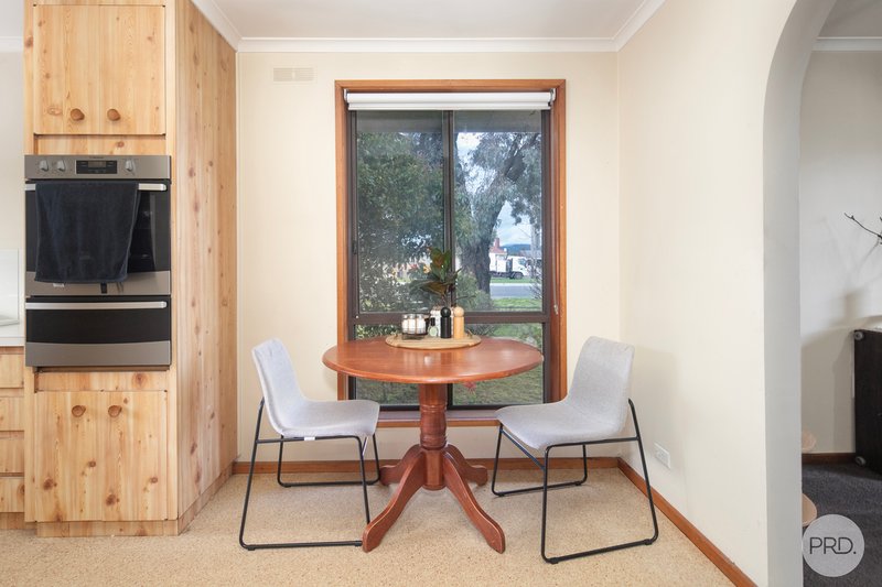 Photo - 1/4 Wall Street, Sebastopol VIC 3356 - Image 5