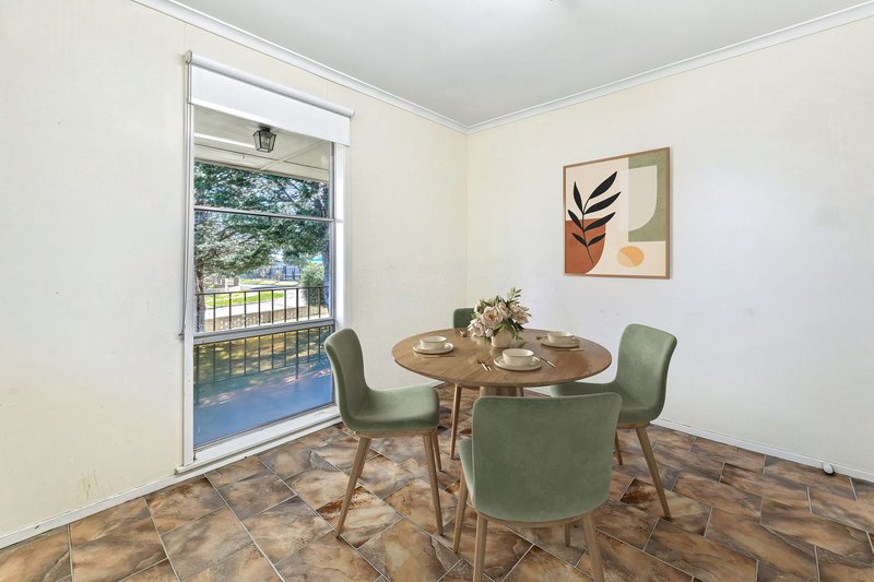 Photo - 14 Wallowa Crescent, Frankston North VIC 3200 - Image 2