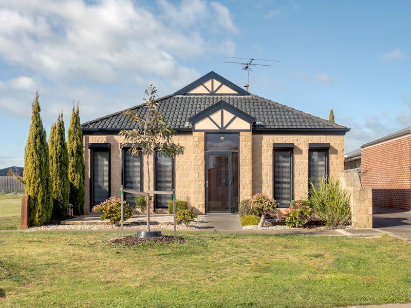 1/4 Walshe Court, Altona Meadows VIC 3028