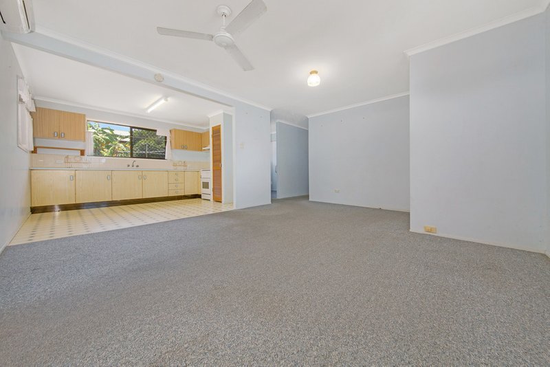 Photo - 14 Waratah Street, Kin Kora QLD 4680 - Image 6