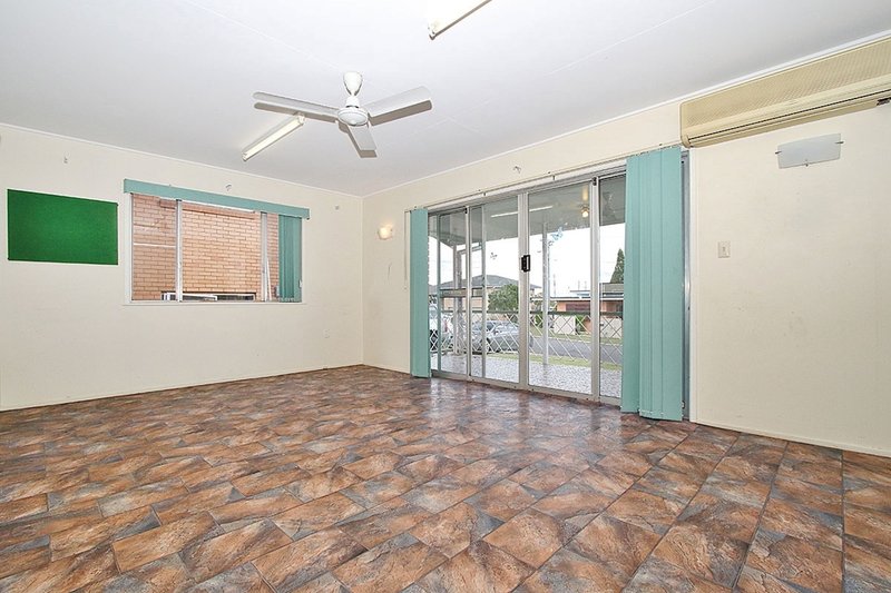 Photo - 14 Warrawong Street, Eastern Heights QLD 4305 - Image 5