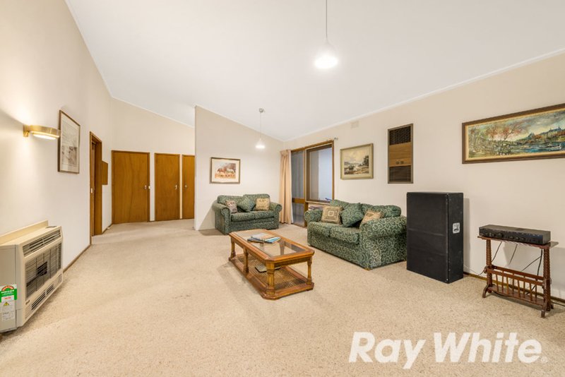 Photo - 14 Warrina Court, Burwood East VIC 3151 - Image 3