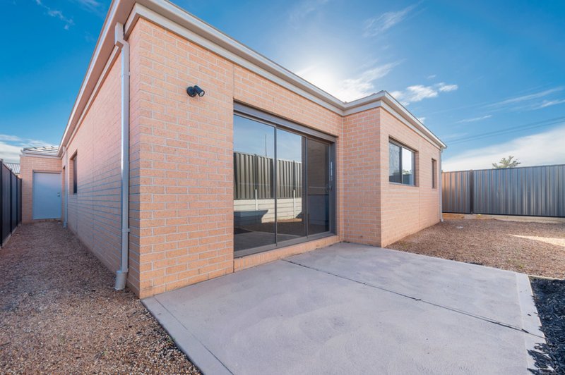 Photo - 14 Water Lily Circuit, Craigieburn VIC 3064 - Image 10