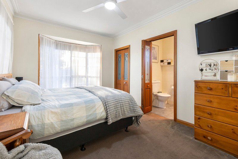 Photo - 14 Waverley Court, Craigieburn VIC 3064 - Image 3