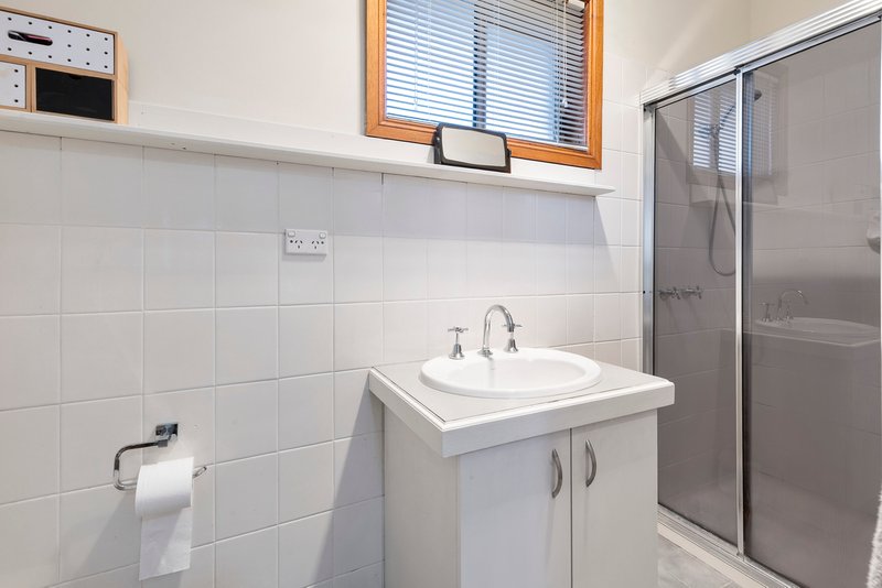 Photo - 14 Waverley Court, Craigieburn VIC 3064 - Image 4