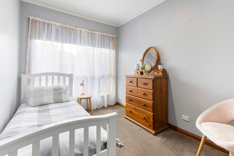 Photo - 14 Waverley Court, Craigieburn VIC 3064 - Image 5