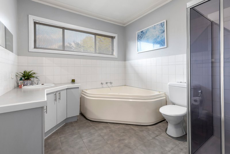 Photo - 14 Waverley Court, Craigieburn VIC 3064 - Image 9