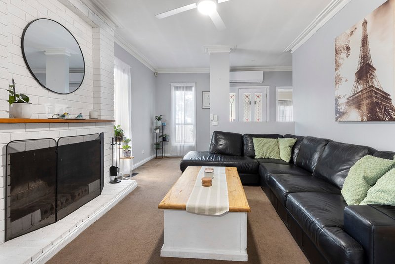 Photo - 14 Waverley Court, Craigieburn VIC 3064 - Image 11