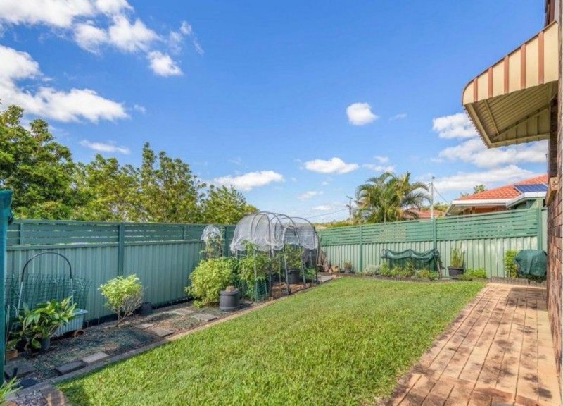 Photo - 1/4 Webb Street, Labrador QLD 4215 - Image 2
