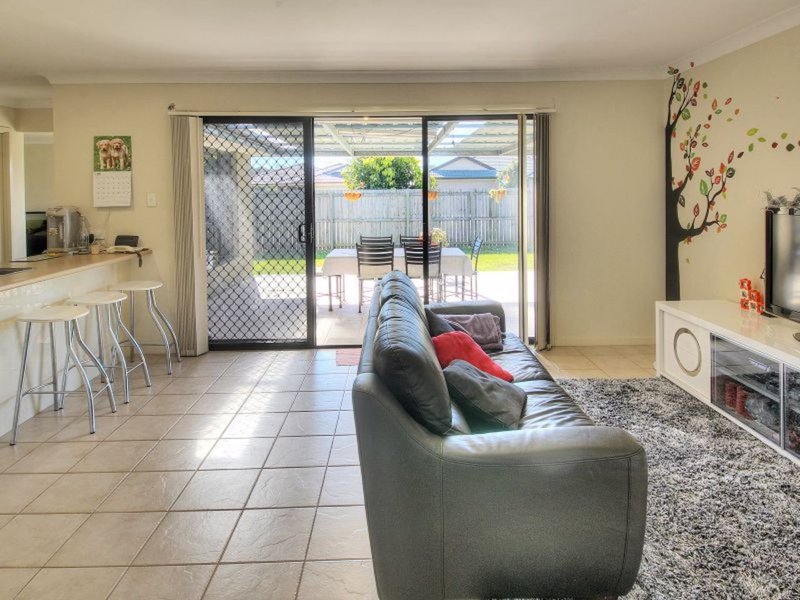 Photo - 14 Webcke Avenue, Crestmead QLD 4132 - Image 3