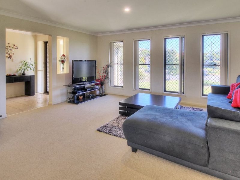 Photo - 14 Webcke Avenue, Crestmead QLD 4132 - Image 4