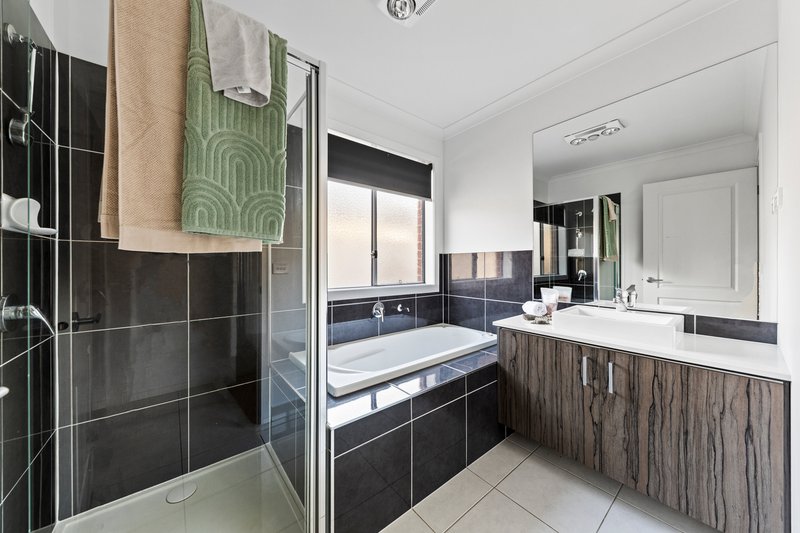 Photo - 14 Wedgewood Drive, Pakenham VIC 3810 - Image 17