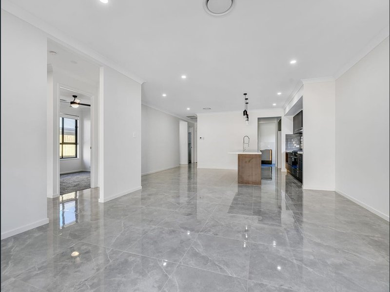 Photo - 14 Wellside Street, Morayfield QLD 4506 - Image 3