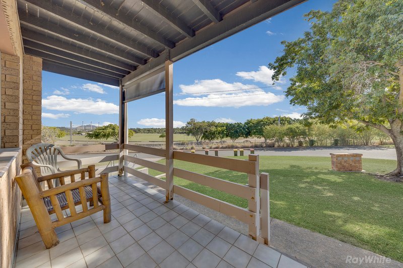 Photo - 1/4 Wenitong Street, West Gladstone QLD 4680 - Image 4