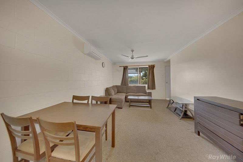 Photo - 1/4 Wenitong Street, West Gladstone QLD 4680 - Image 6