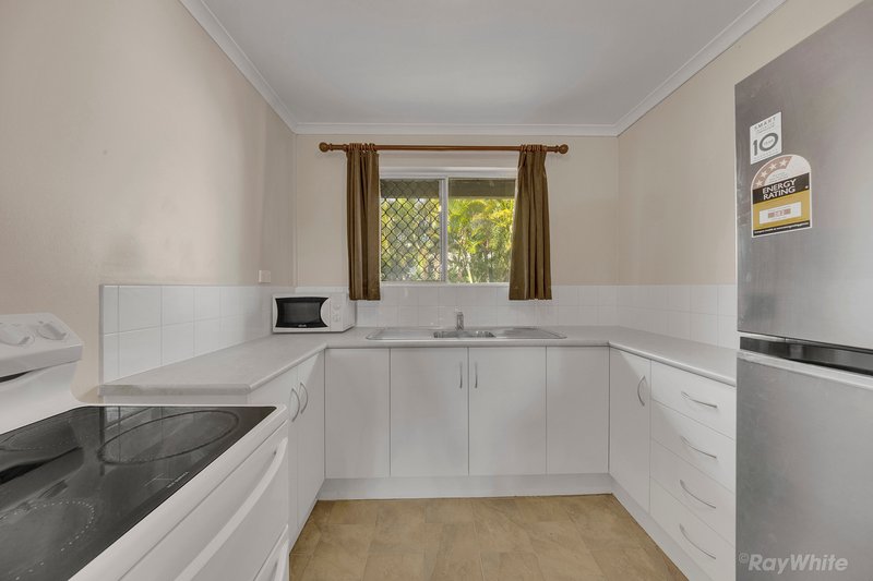 Photo - 1/4 Wenitong Street, West Gladstone QLD 4680 - Image 7