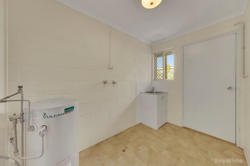 Photo - 1/4 Wenitong Street, West Gladstone QLD 4680 - Image 8