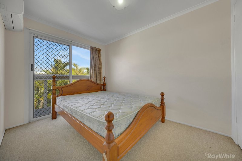 Photo - 1/4 Wenitong Street, West Gladstone QLD 4680 - Image 11