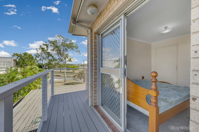 Photo - 1/4 Wenitong Street, West Gladstone QLD 4680 - Image 12