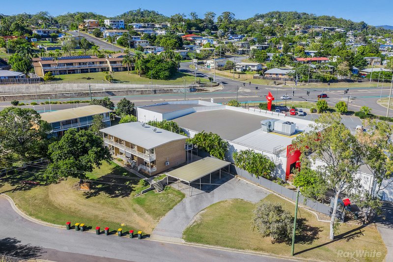 Photo - 1/4 Wenitong Street, West Gladstone QLD 4680 - Image 16