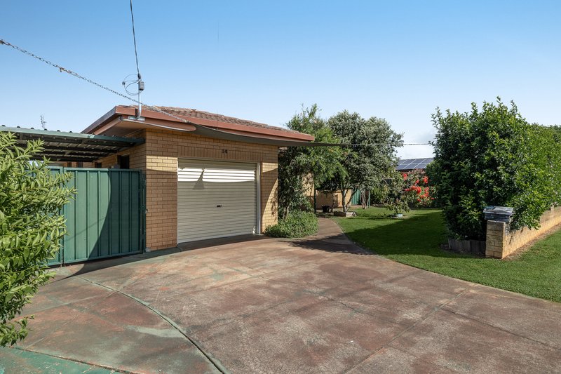 Photo - 14 Wessex Street, Harristown QLD 4350 - Image 2