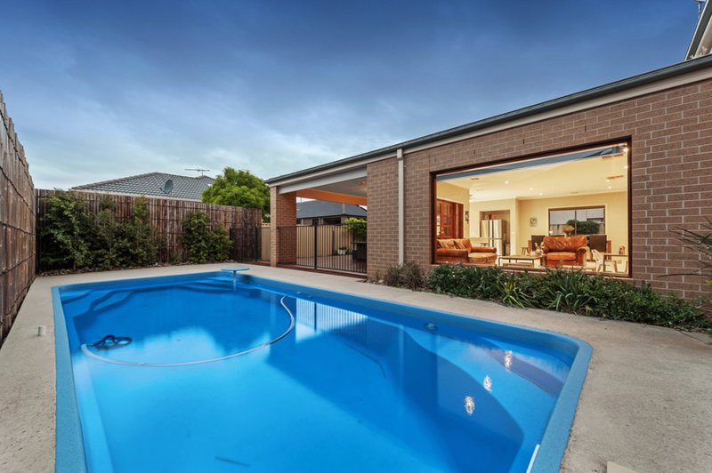 Photo - 14 Westerfolds Terrace, Caroline Springs VIC 3023 - Image 25