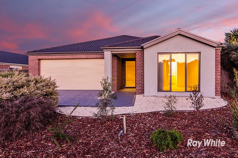 14 Westmoreland Avenue, Cranbourne North VIC 3977