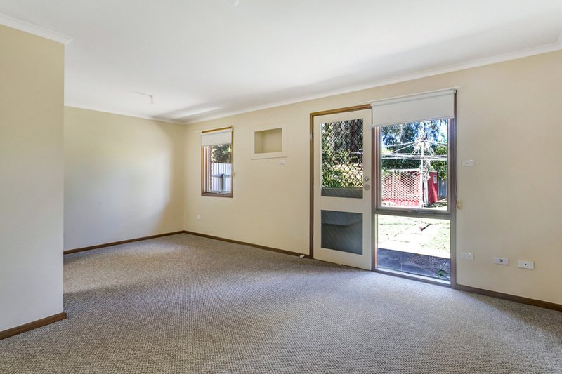 Photo - 14 Weston Court, Para Hills West SA 5096 - Image 2