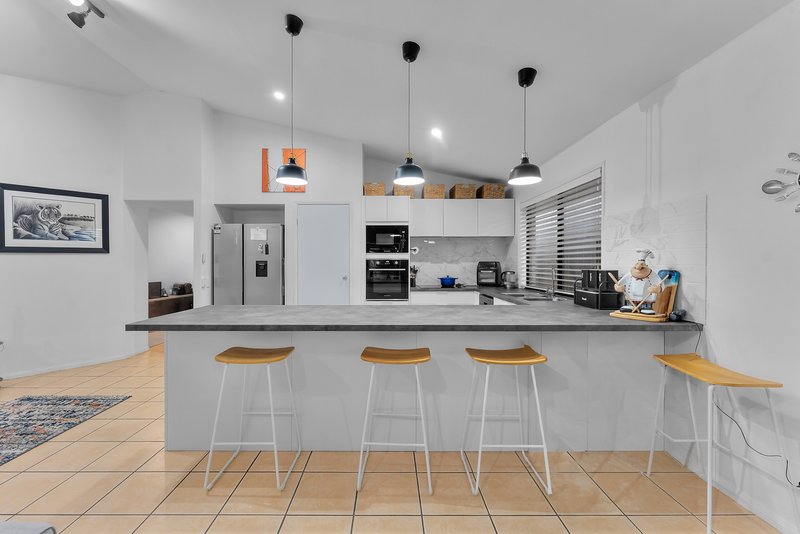 Photo - 14 Whitfield Crescent, North Lakes QLD 4509 - Image 3