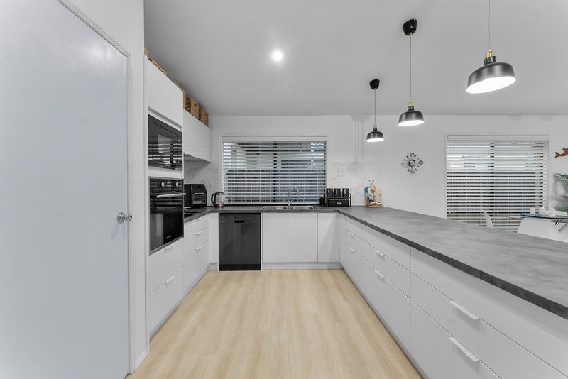 Photo - 14 Whitfield Crescent, North Lakes QLD 4509 - Image 5