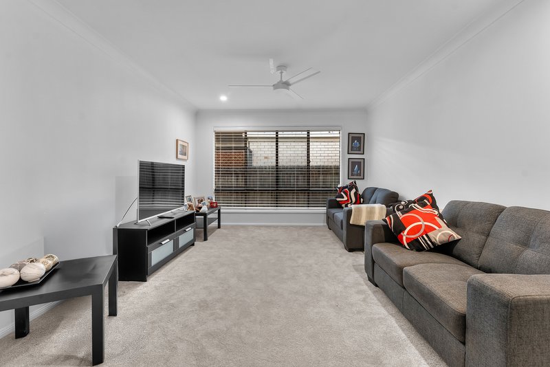 Photo - 14 Whitfield Crescent, North Lakes QLD 4509 - Image 9