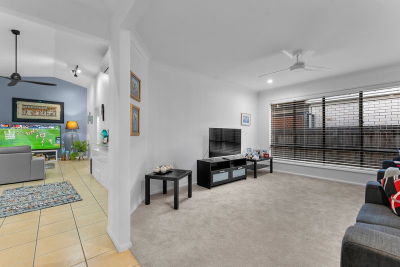 Photo - 14 Whitfield Crescent, North Lakes QLD 4509 - Image 10