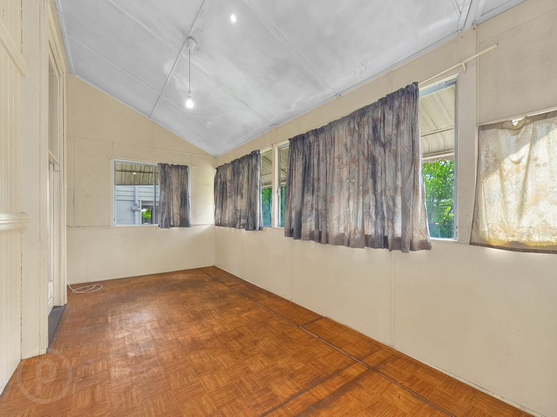 Photo - 14 Willmington Street, Wooloowin QLD 4030 - Image 11