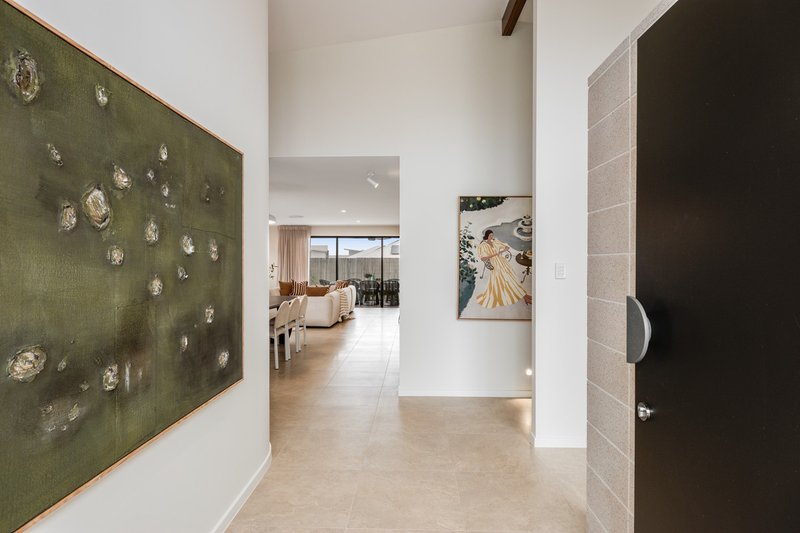 Photo - 14 Willoughby Crescent, Kearneys Spring QLD 4350 - Image 2