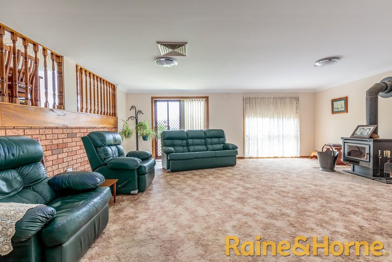 Photo - 14 Willowbend Way, Dubbo NSW 2830 - Image 4