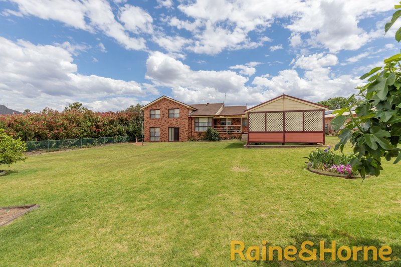 Photo - 14 Willowbend Way, Dubbo NSW 2830 - Image 17