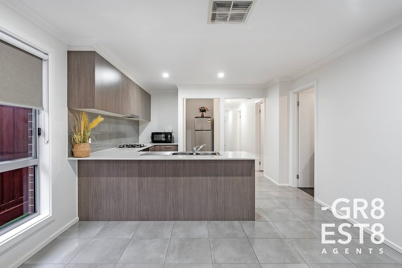 Photo - 14 Wilton Street, Cranbourne West VIC 3977 - Image 9